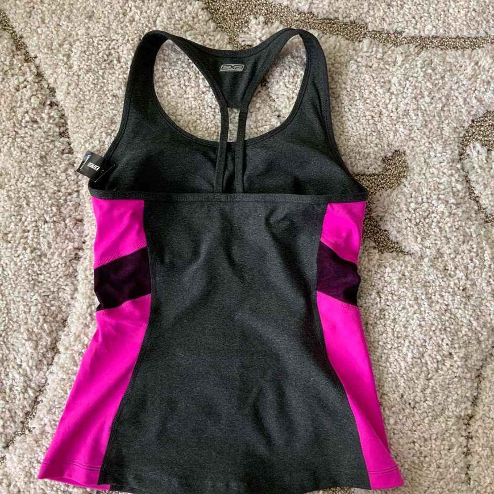 Express Core Tank Top - Picture 3 of 4